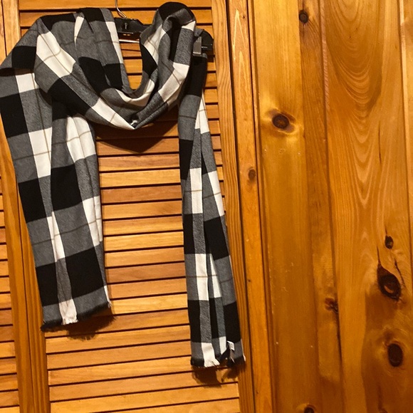 Beautiful skarves black and white color grey and tan straps